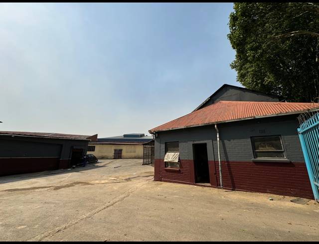 3,110M² WAREHOUSE TO LET IN INDUSTRIA WEST